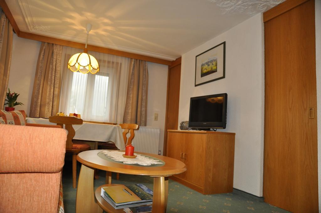 Ferienwohnungen Durst Roswitha Schattwald Zimmer foto
